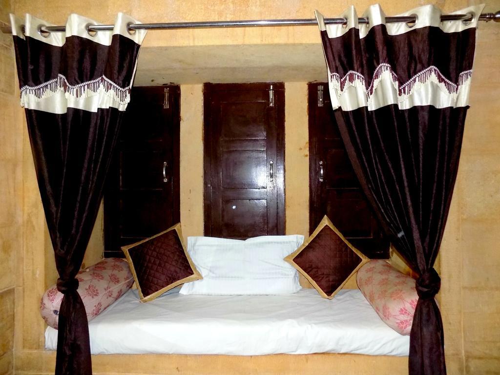 Hotel Fotiya Jaisalmer Bagian luar foto