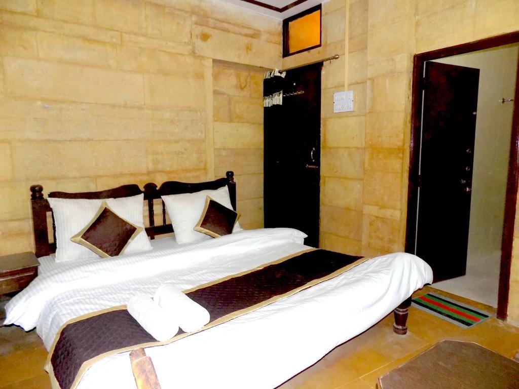 Hotel Fotiya Jaisalmer Bagian luar foto