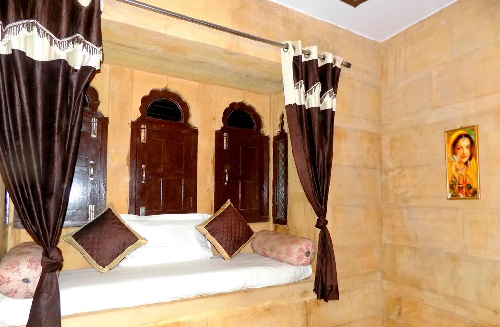 Hotel Fotiya Jaisalmer Bagian luar foto